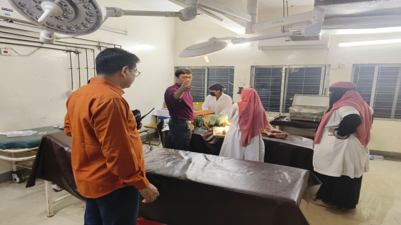 চট্টগ্রামে আসামি ধরতে গিয়ে সন্ত্রাসীর ছুরিকাঘাতে এসআই গুরুতর
